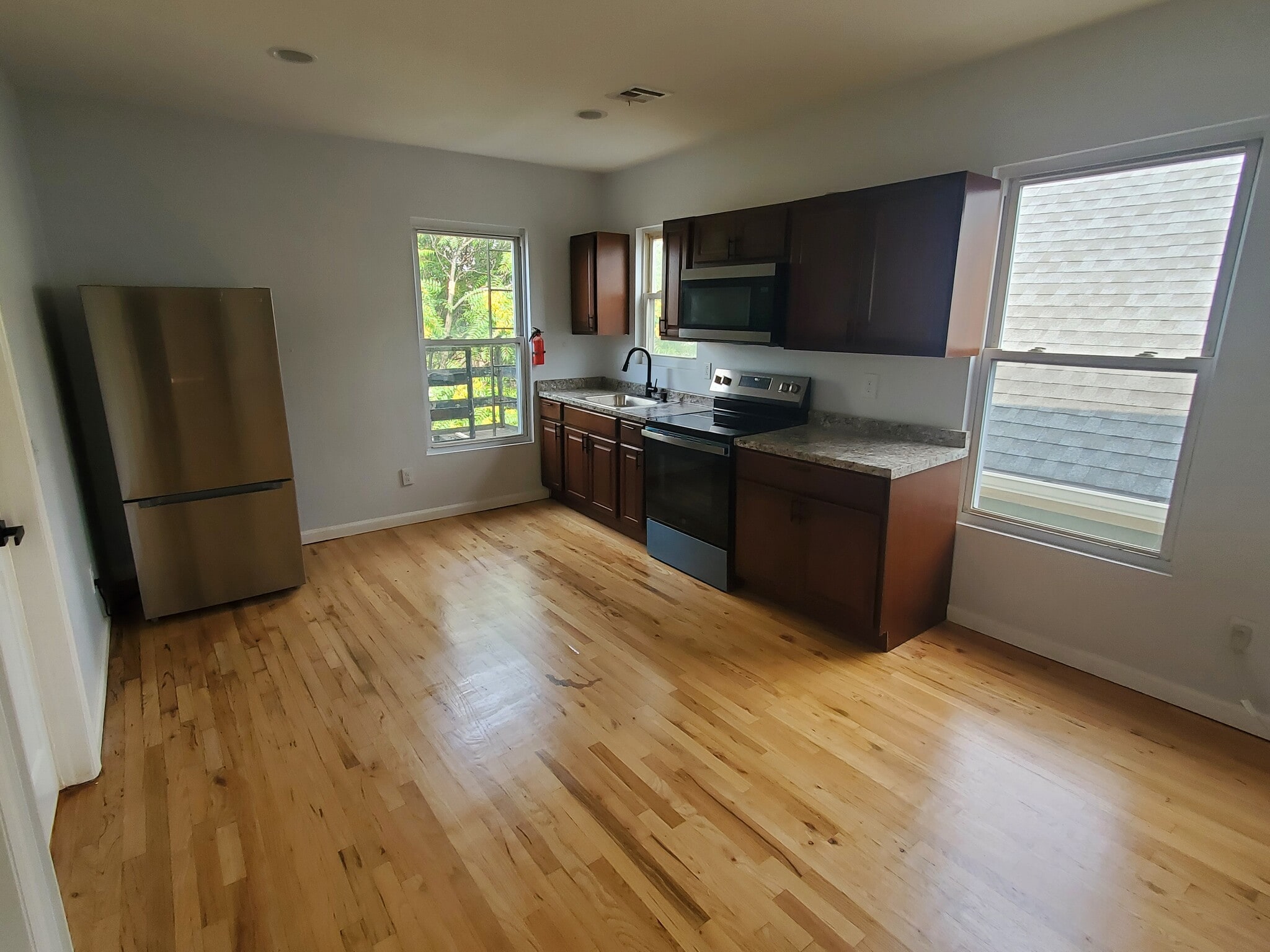 Building Photo - 250 Inslee Pl