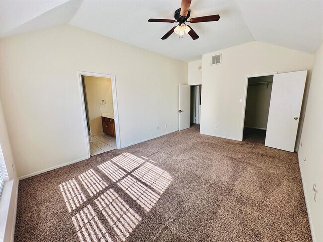 Building Photo - 1600 Primrose Trail