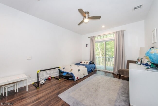 Building Photo - 4 Springwood Terrace