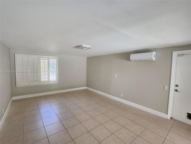 Building Photo - 2600 Acacia Ct