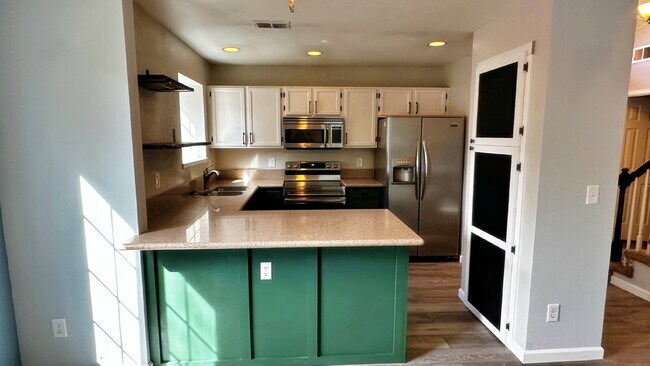 Building Photo - Quiet End Unit 3 Bed 2 Bath Townhome in Cherry Creek Schools Close to Cherry Creek Reservoir!! 2 ...