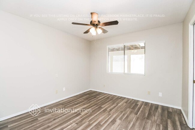 Building Photo - 3338 E Grove Ave