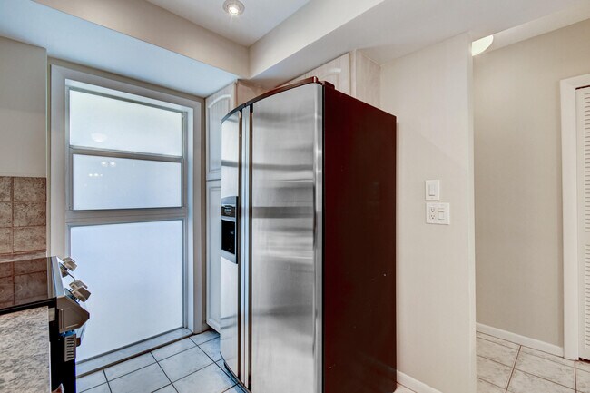 Building Photo - 1200 SW 12th Ct