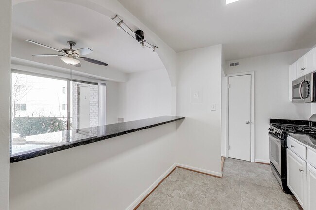 Building Photo - 2BD/1BA in Bethesda Park - Feeds to WJ HS - Great location - Close to Walter Reed & METRO