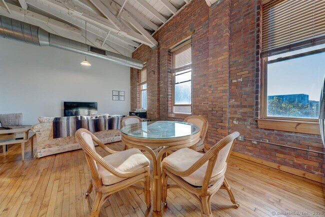 Building Photo - 325 Lafayette St