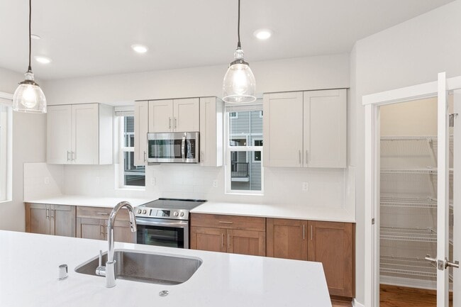 Building Photo - 4 Bed | 3.5 Bathroom | 1800 Sq Ft | $3,650