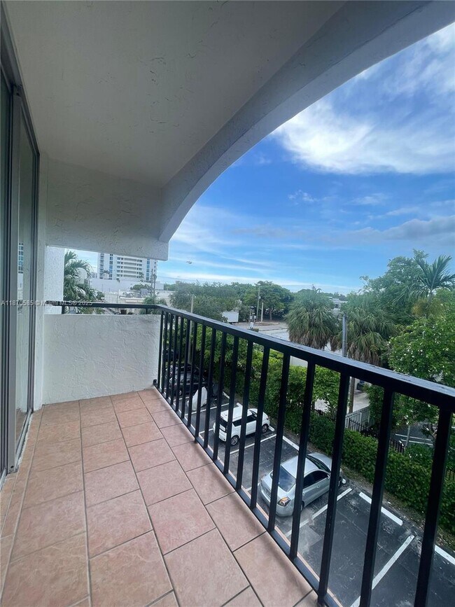 Primary Photo - 2150 SW 16th Ave