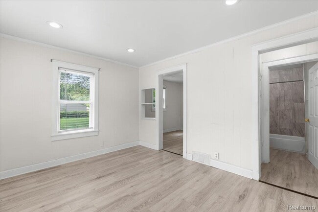 Building Photo - 125 E Brickley Ave