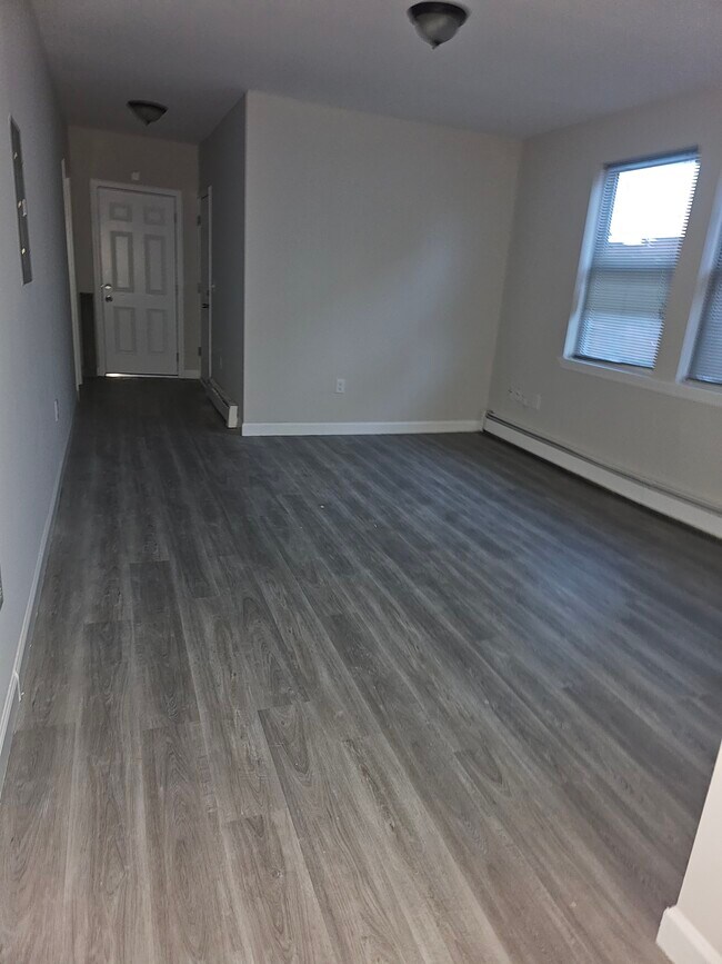 Building Photo - 164 Martin St