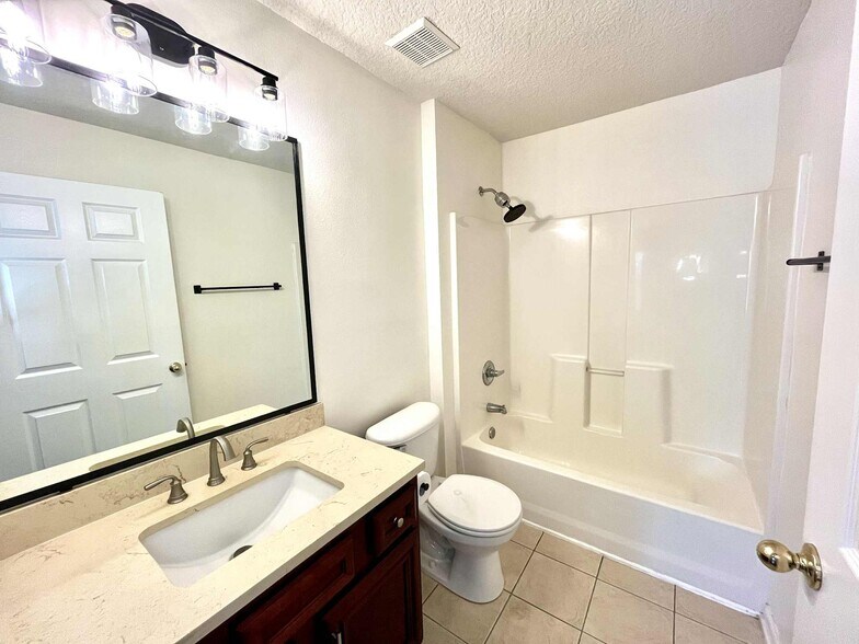 Master bathroom - 2780 Golden Lake Loop