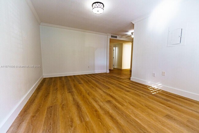 Building Photo - 95 Edgewater Dr