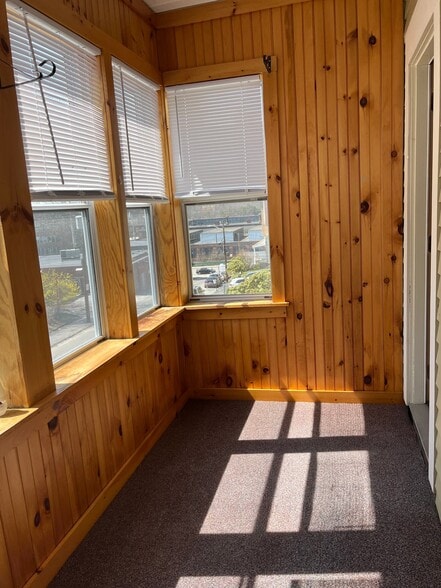 Building Photo - 19 King Philip Rd