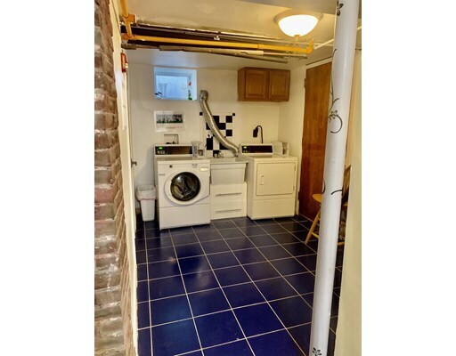 Building Photo - 726 Metropolitan Ave