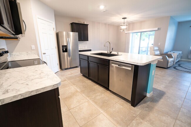 Building Photo - 1401 SE Portillo Rd