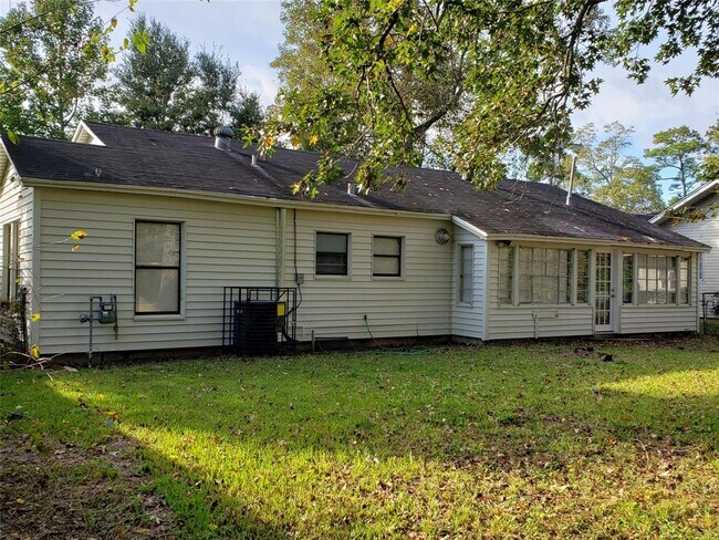 Building Photo - 3270 Willowood Dr