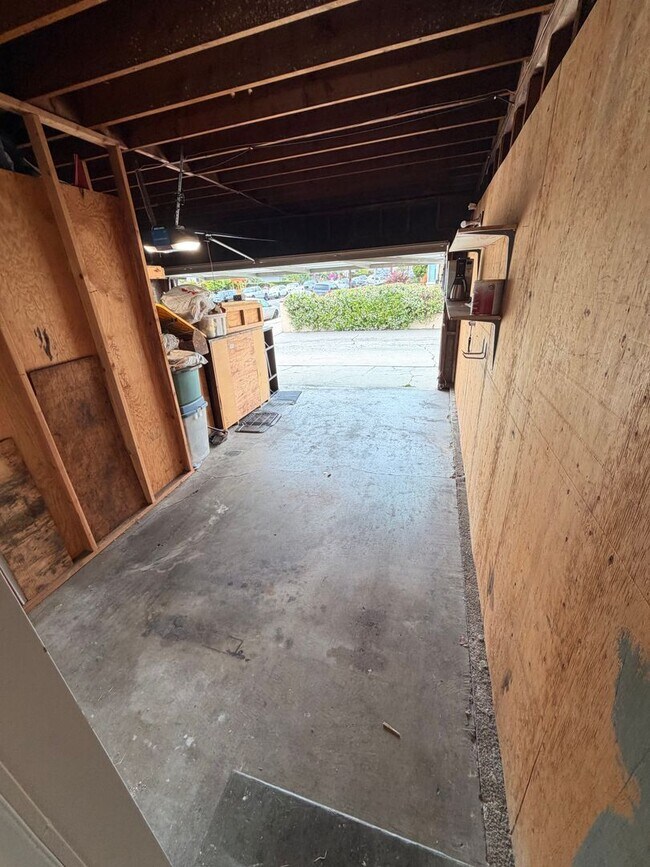 Building Photo - Completely Remodeled 2 Bed, 1 Bath in San Pedro w/ Garage Parking!