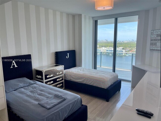 Building Photo - 17111 Biscayne Blvd