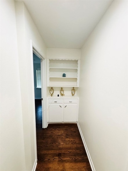 Building Photo - 8406 Foxwood Ln