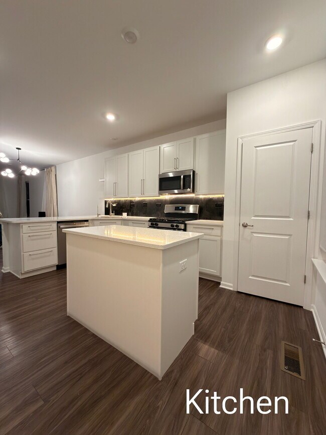 Building Photo - 522 Wolverine Dr