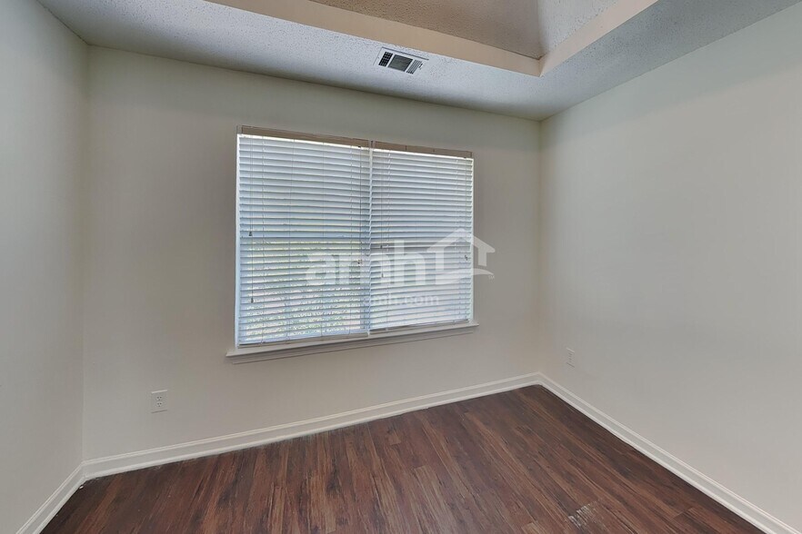 Building Photo - 1864 Tulip Petal Rd