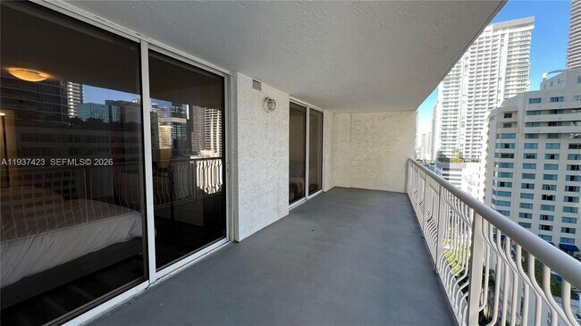 Building Photo - 1200 Brickell Bay Dr