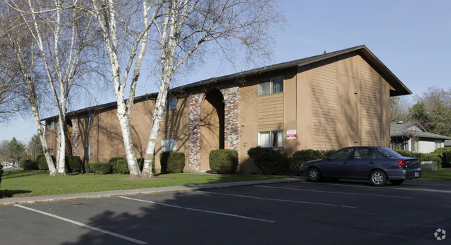 Building Photo - Colonial East Apartments