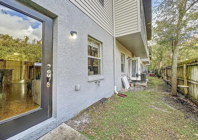 Building Photo - Charming 2-Bedroom, 1 Bathroom Townhome in...