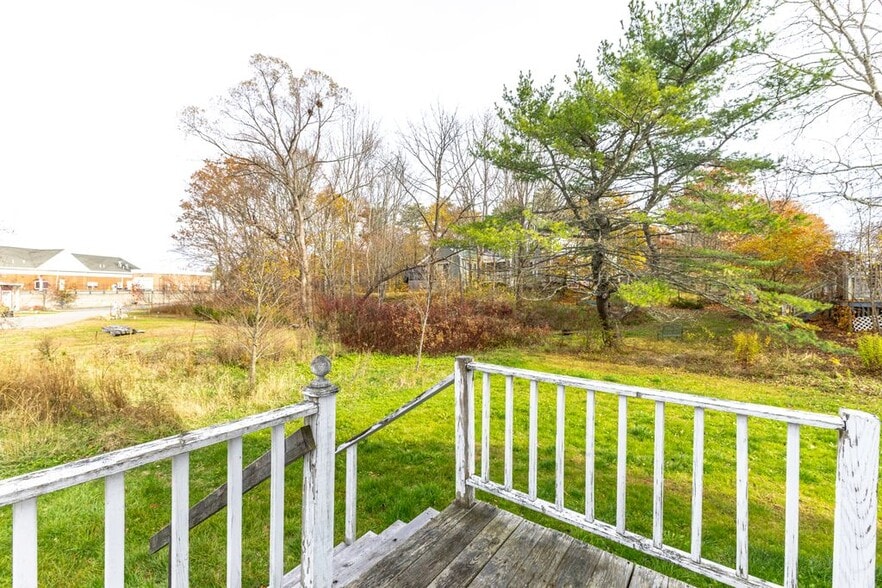 Building Photo - 83 Richardson St