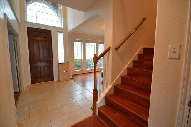 Building Photo - 12110 Laurel Ct