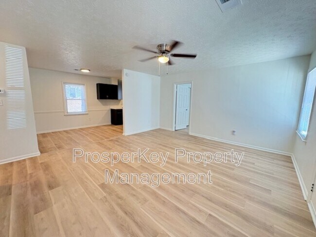 Building Photo - 2408 Midway Dr