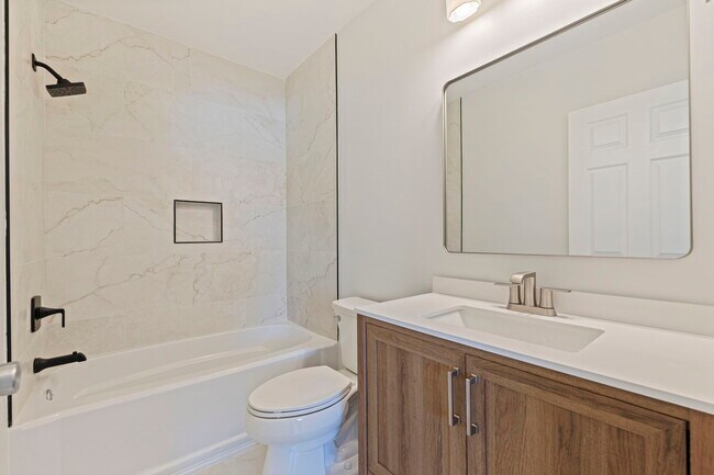 Building Photo - 934 41st Ave NE