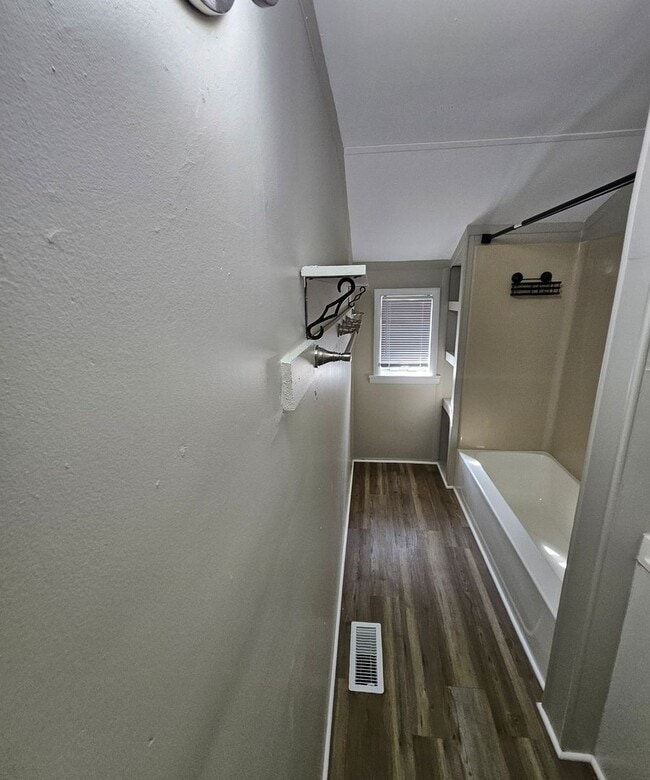 Building Photo - COMING SOON!!!   2 Bedroom 1 Bathroom Home