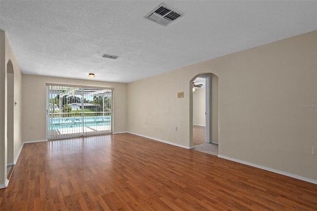 Building Photo - 7403 Populus Dr