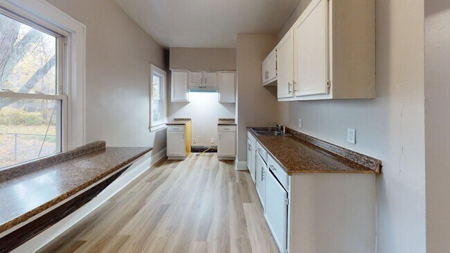 Building Photo - 11302 Parkview Ave