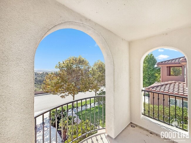 Building Photo - Updated 5BR/3BA San Diego home with modern...