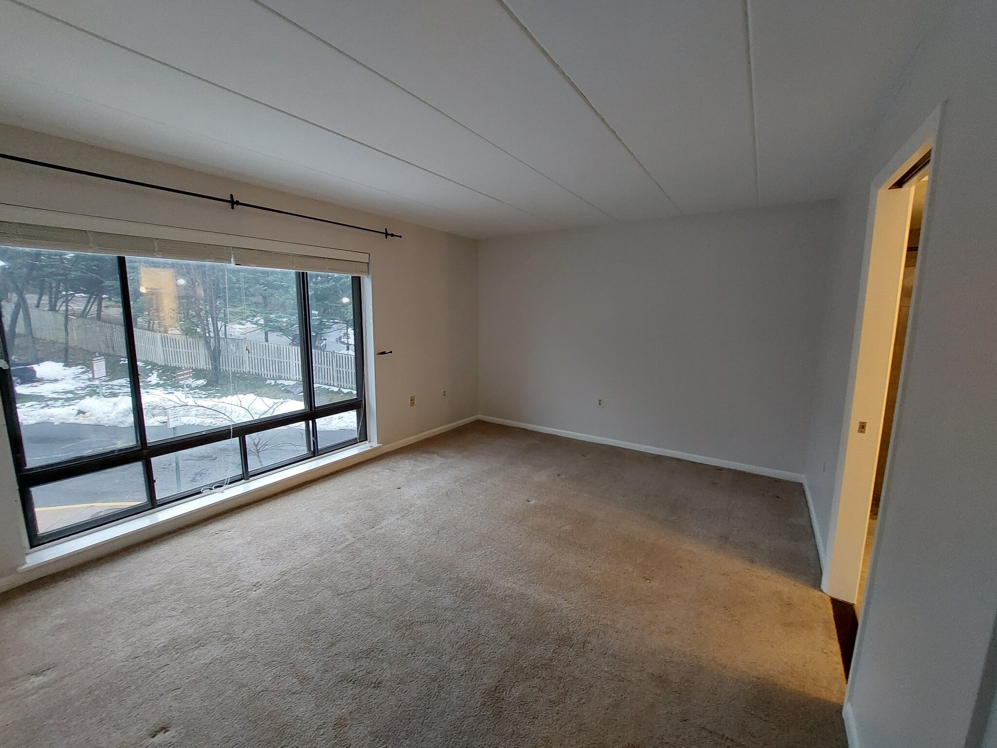 Building Photo - 100 Roberts Ln