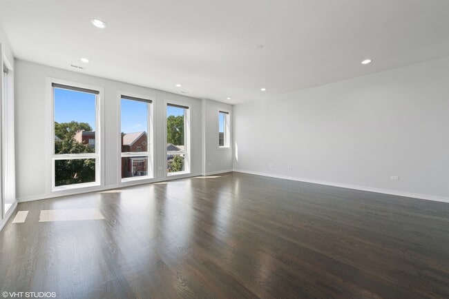 Building Photo - 648 E Bowen Ave