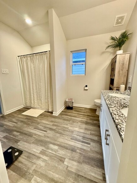Building Photo - 302 Del Monte Dr