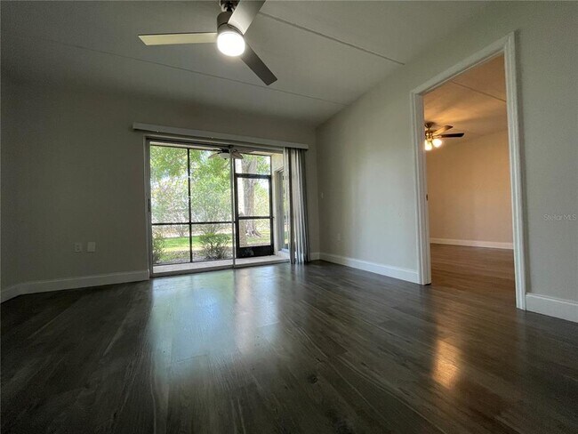 Building Photo - 211 Pine Ct