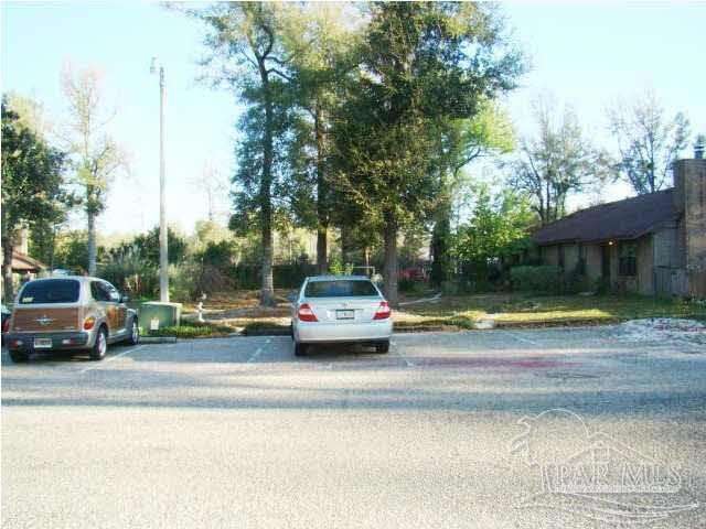 Building Photo - 9345 Chisholm Rd