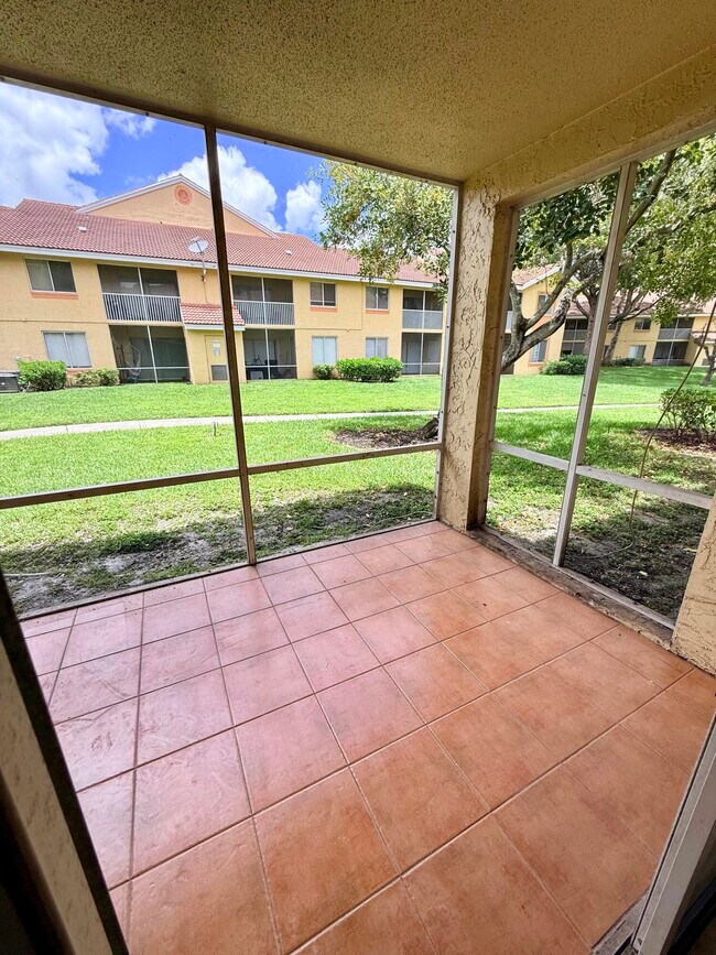 Building Photo - 1142 Coral Club Dr