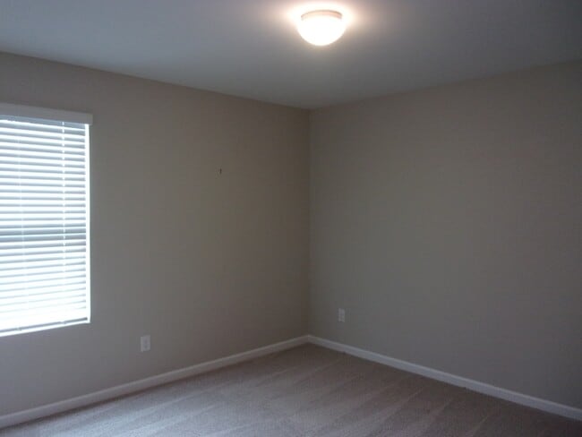 Building Photo - 2826 Capitol Dr