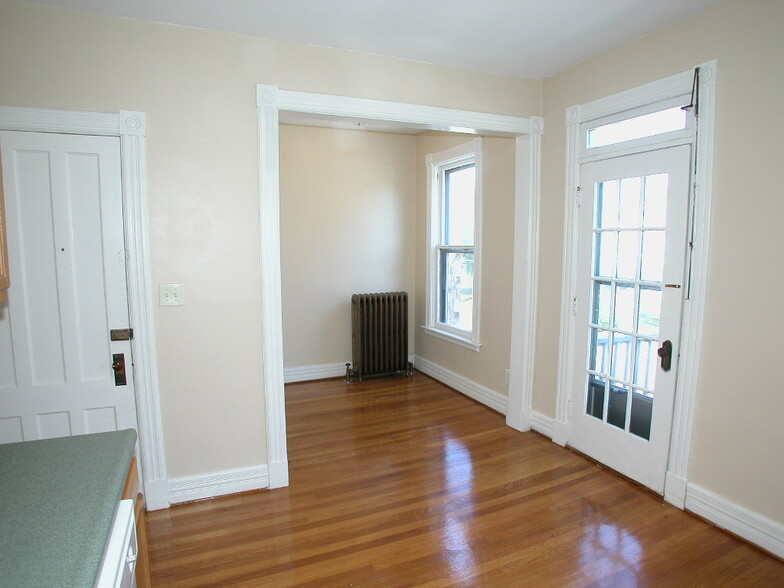 dining area on 2nd floor - 534 Yates St