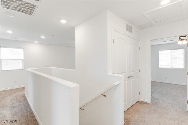 Building Photo - 371 Yellow Finch Ln