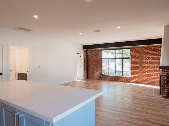 Building Photo - 5359 W Adams Blvd