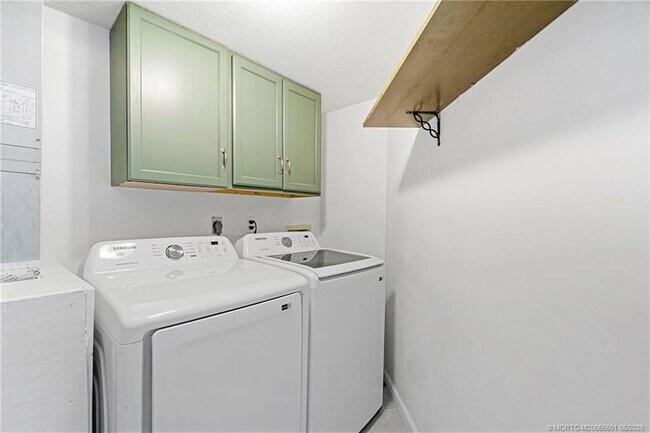 Building Photo - 3218 SE Aster Ln