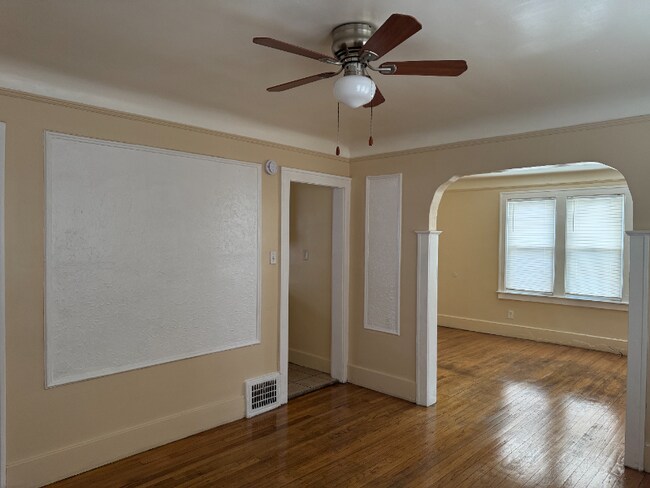 Building Photo - 15878 Kentucky St
