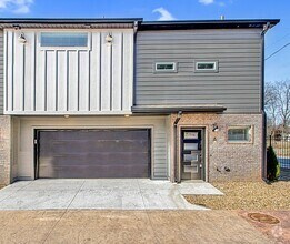 Building Photo - 2 Bed 2 Bath 2 Car Garage Townhome in Rock...