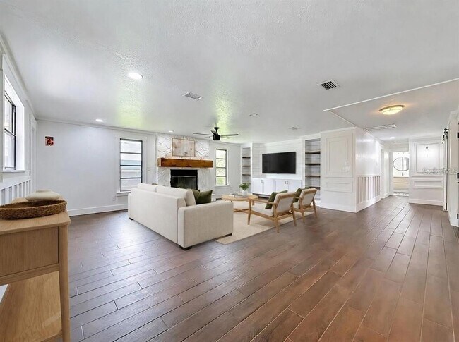 Building Photo - 12756 Poinsettia Ave