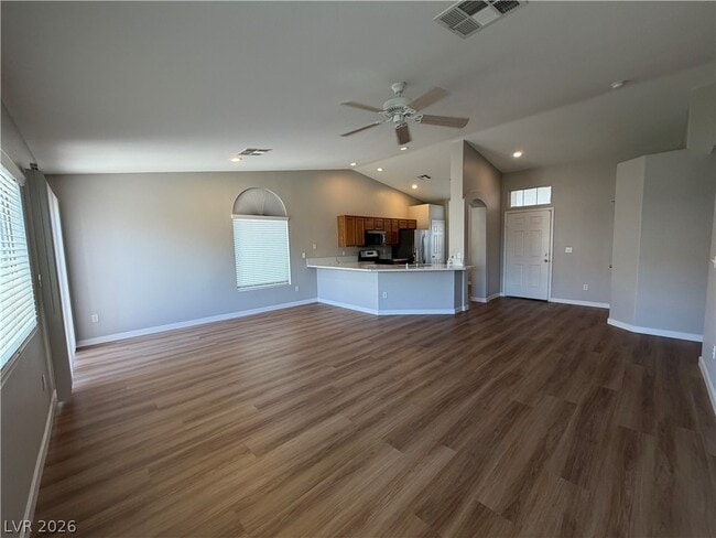 Building Photo - 2139 Meadow Green Ave